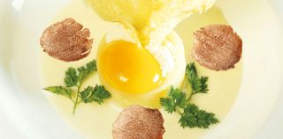 La ricetta della patata, uovo, fonduta e tartufo di Ivan Bartuccio
