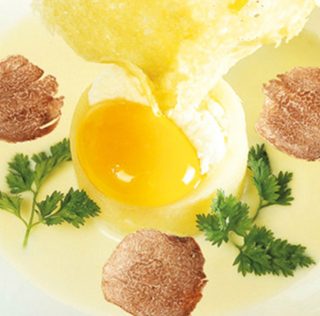 La ricetta della patata, uovo, fonduta e tartufo di Ivan Bartuccio