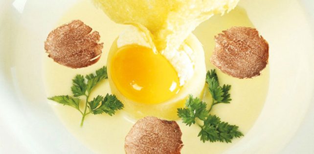 La ricetta della patata, uovo, fonduta e tartufo di Ivan Bartuccio