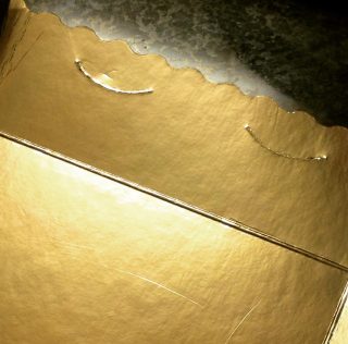 Tre libri sul tavolo. E sulla tavola!