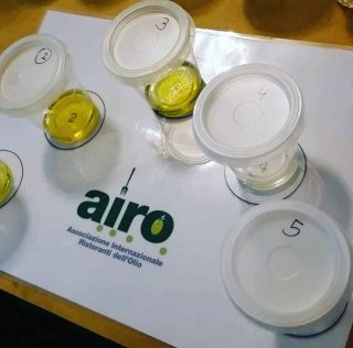 Il nuovo corso per Assaggiatori d’olio di AIRO a Milano