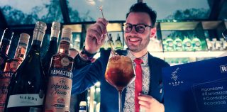 Gàrdami: nuovo cocktail imperativo da Ramazzotti e Garda Doc. Con istruzioni