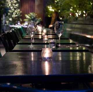 Milano. Da Classico gli ultimi aperitivi gratis “Wine is sharing”